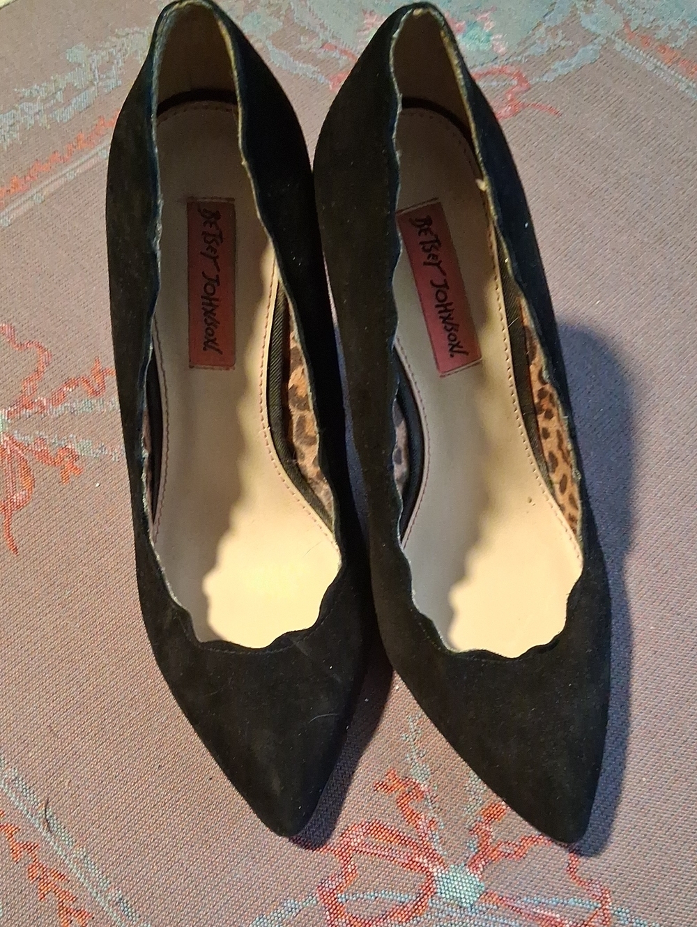 Betsey Johnson Black Scalloped Pointed Toe Pumps